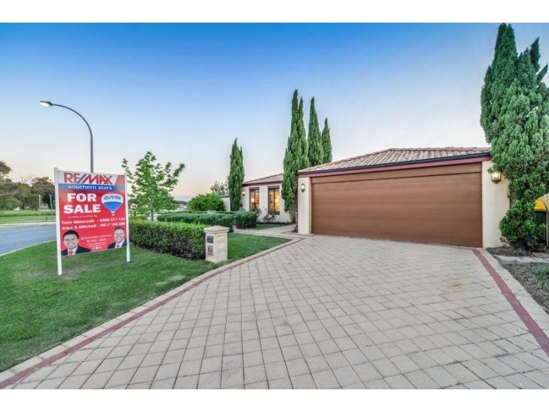 18 Mary Mackillop Glen, Queens Park WA 6107