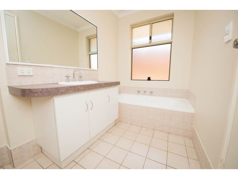 7/2a Isobel Street, Bentley WA 6102