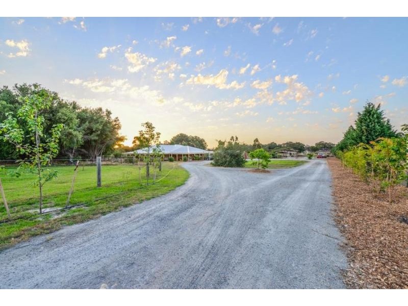 70 Dale Place, Orange Grove WA 6109