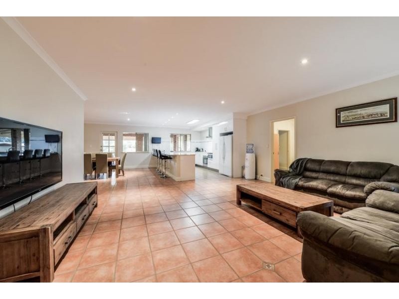 70 Dale Place, Orange Grove WA 6109