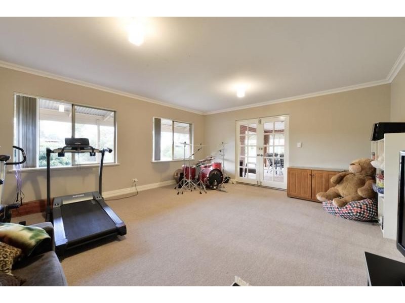 70 Dale Place, Orange Grove WA 6109