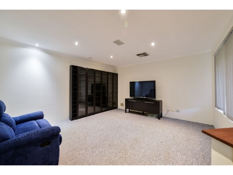 8 Quondong Close, Kenwick WA 6107