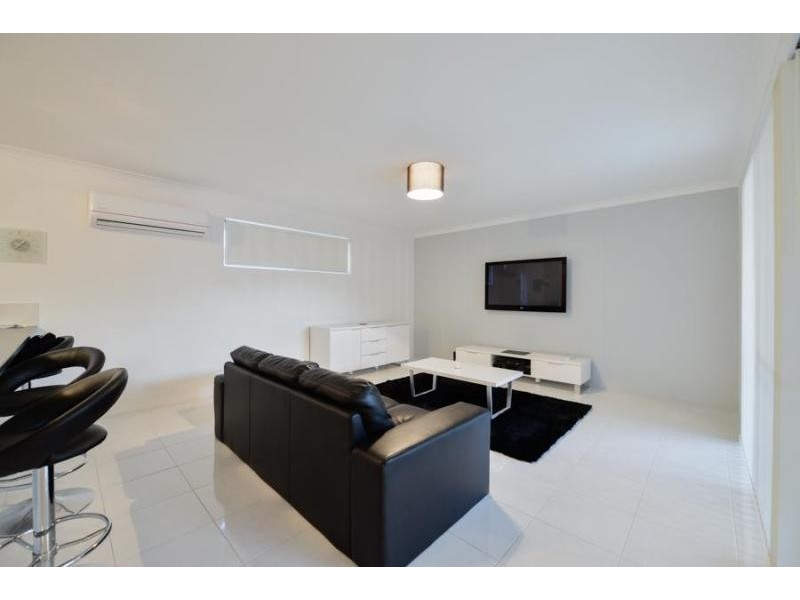 2 Serisier Parkway, Queens Park WA 6107