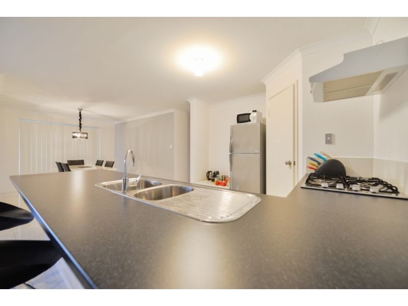 2 Serisier Parkway, Queens Park WA 6107