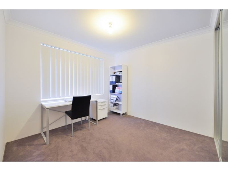 2 Serisier Parkway, Queens Park WA 6107