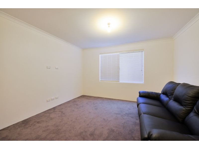 2 Serisier Parkway, Queens Park WA 6107