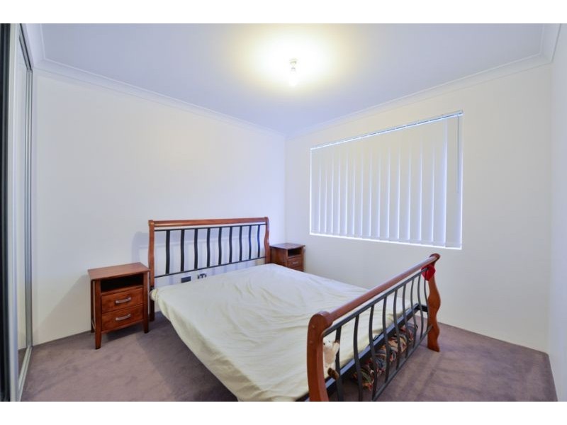 2 Serisier Parkway, Queens Park WA 6107