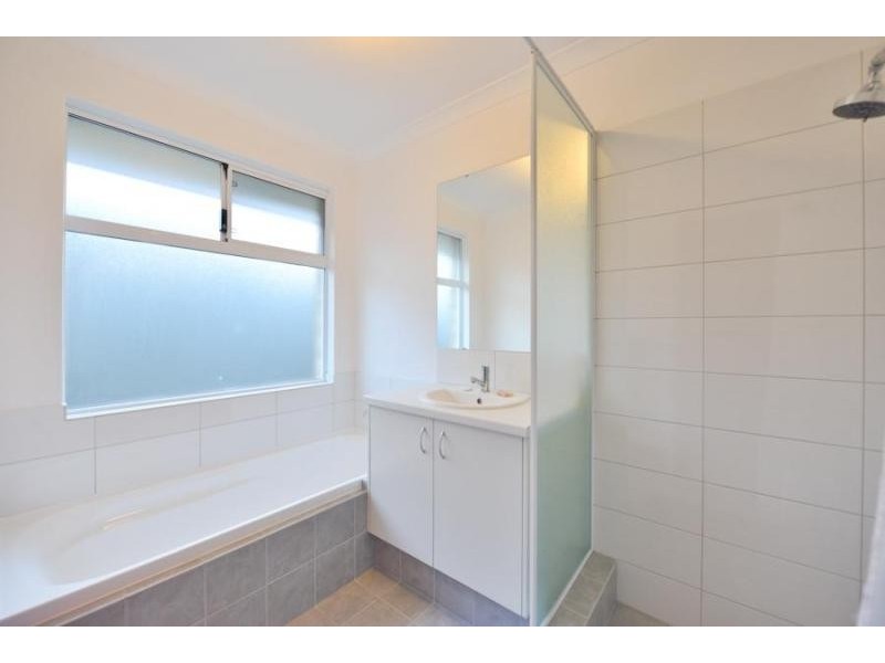 2 Serisier Parkway, Queens Park WA 6107