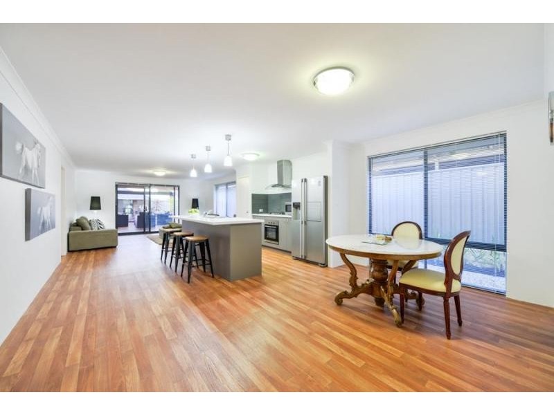 31 Serisier Parkway, Queens Park WA 6107