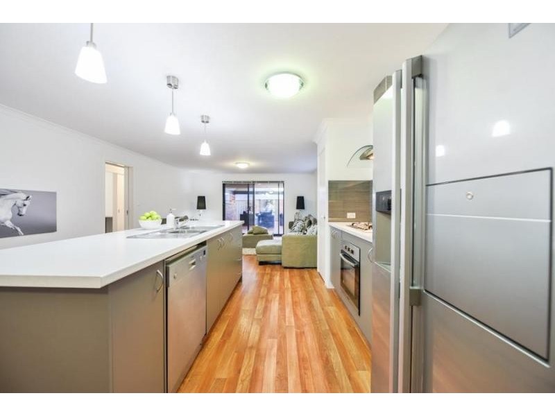 31 Serisier Parkway, Queens Park WA 6107