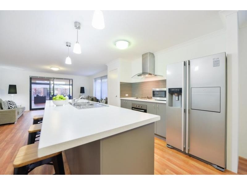 31 Serisier Parkway, Queens Park WA 6107