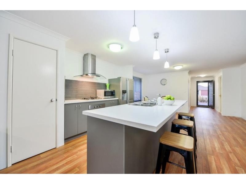 31 Serisier Parkway, Queens Park WA 6107