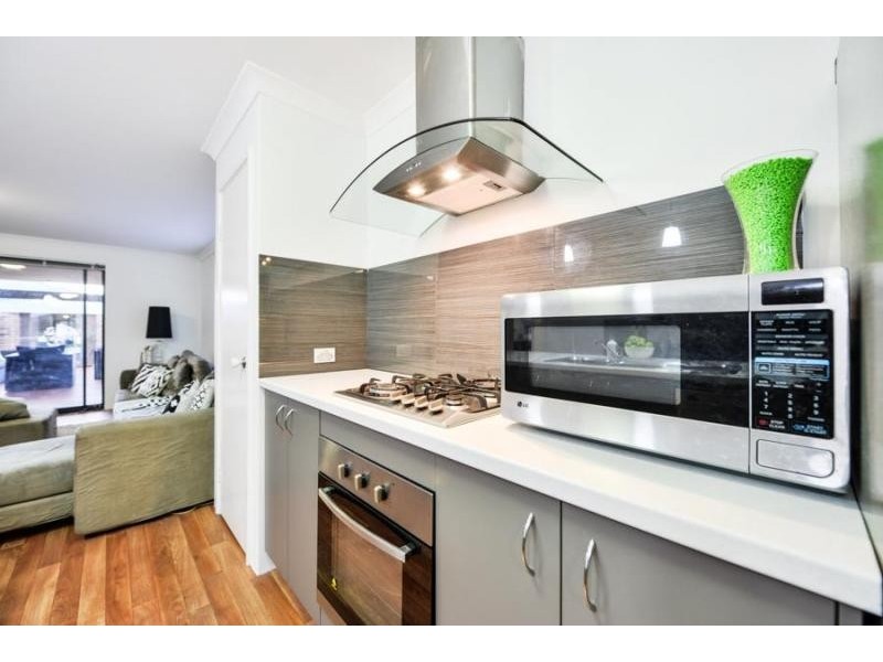 31 Serisier Parkway, Queens Park WA 6107