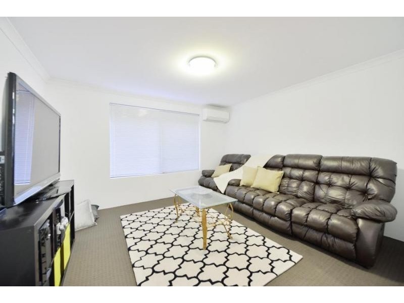 31 Serisier Parkway, Queens Park WA 6107