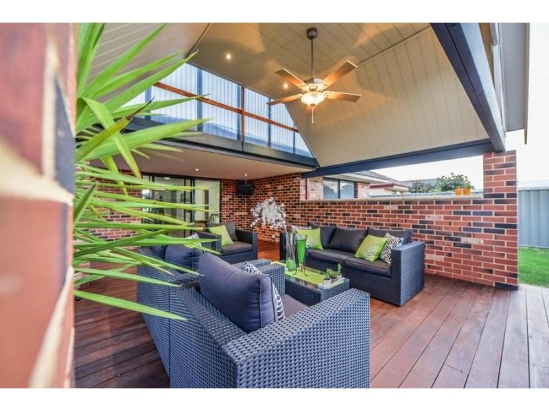 31 Serisier Parkway, Queens Park WA 6107