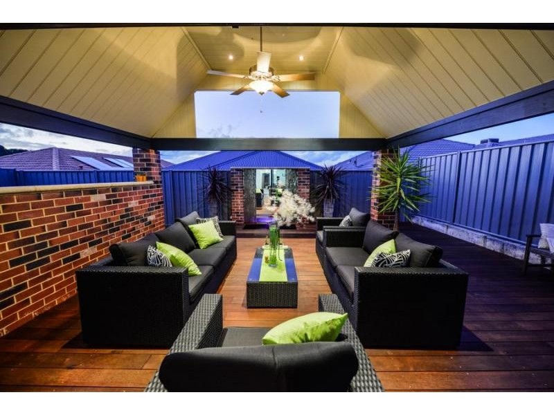 31 Serisier Parkway, Queens Park WA 6107