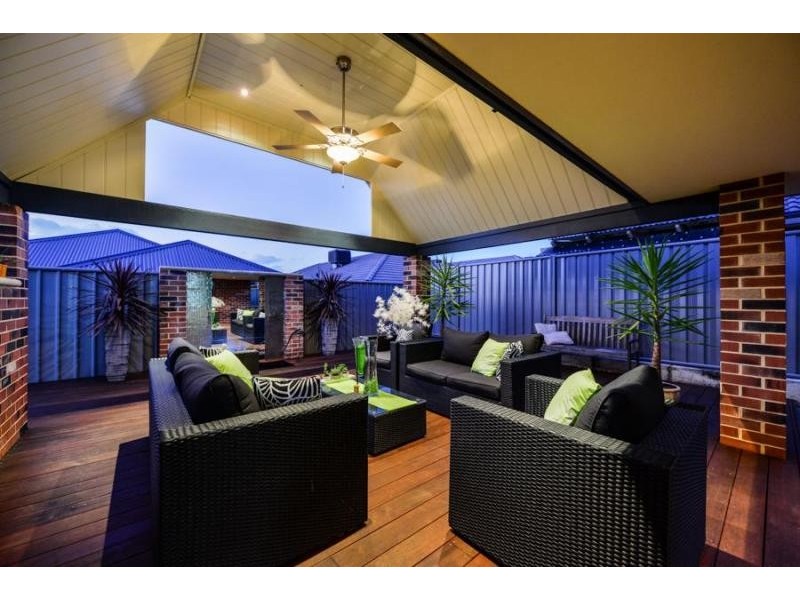 31 Serisier Parkway, Queens Park WA 6107