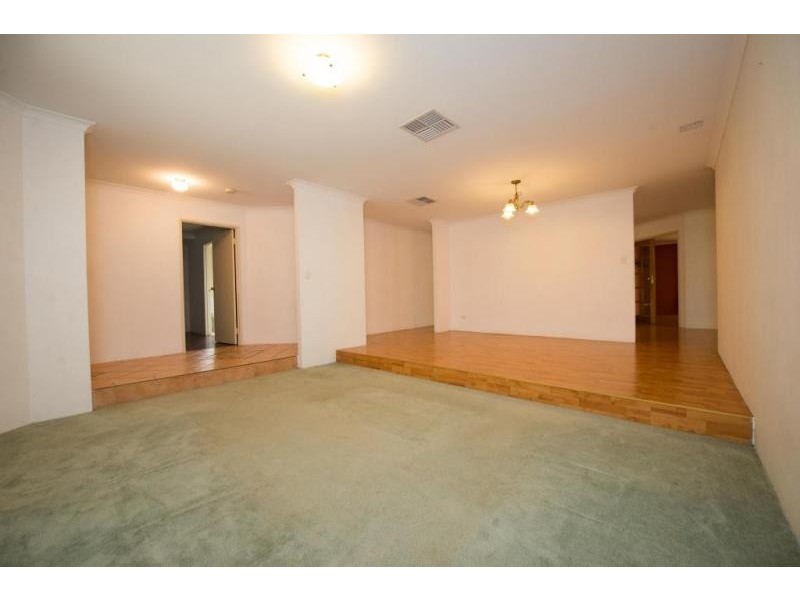 19 Carnegie Parade, Success WA 6164