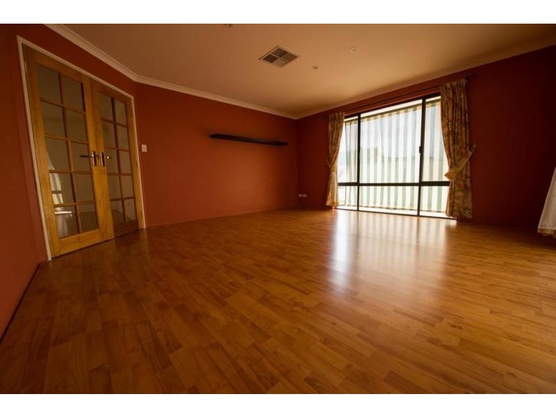 19 Carnegie Parade, Success WA 6164