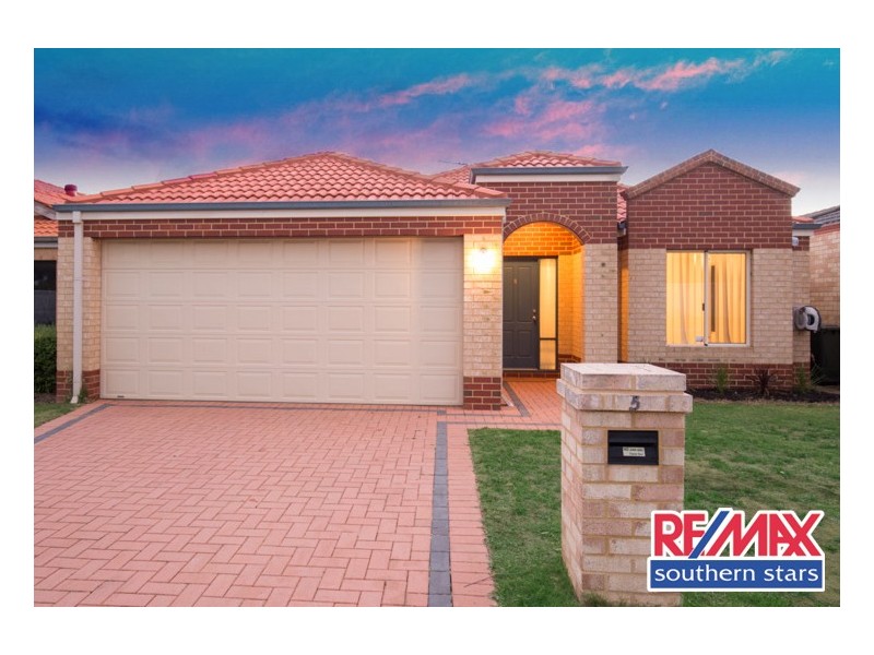 5 Darter Place, Queens Park WA 6107