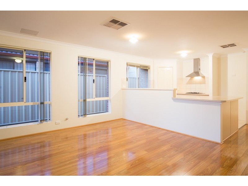 5 Darter Place, Queens Park WA 6107