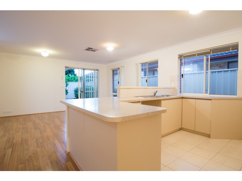 5 Darter Place, Queens Park WA 6107