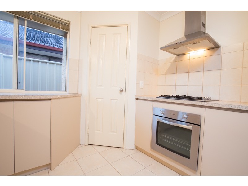 5 Darter Place, Queens Park WA 6107