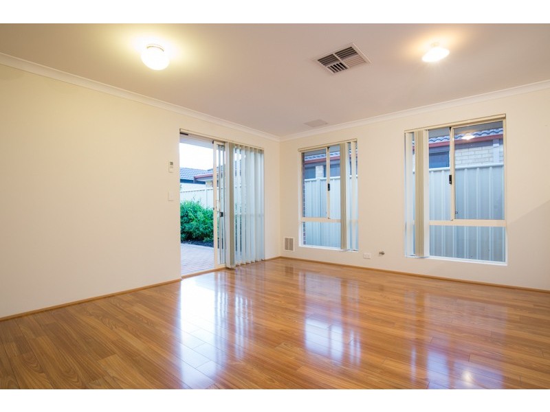 5 Darter Place, Queens Park WA 6107