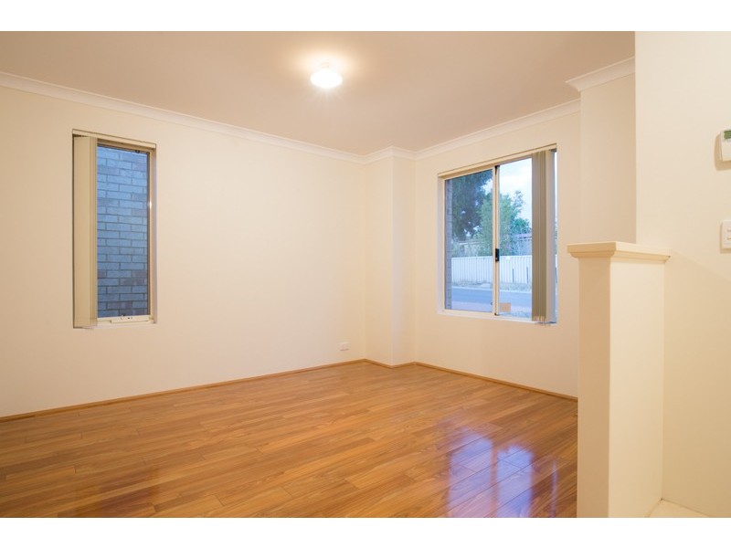 5 Darter Place, Queens Park WA 6107