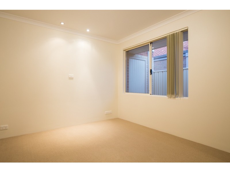 5 Darter Place, Queens Park WA 6107