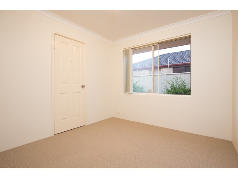 5 Darter Place, Queens Park WA 6107