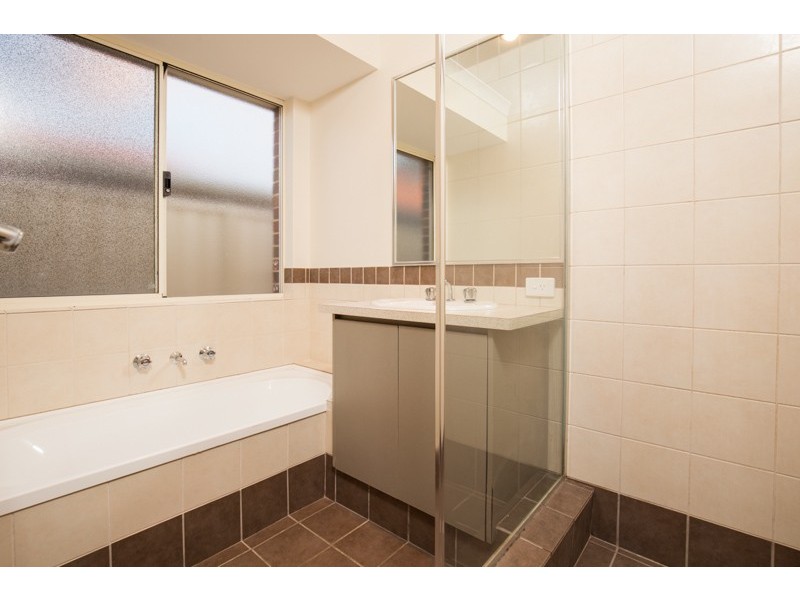 5 Darter Place, Queens Park WA 6107