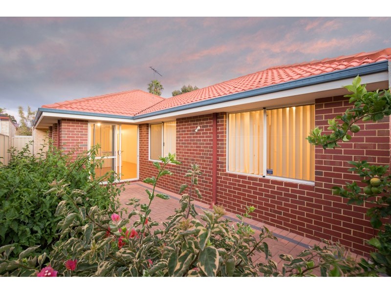 5 Darter Place, Queens Park WA 6107