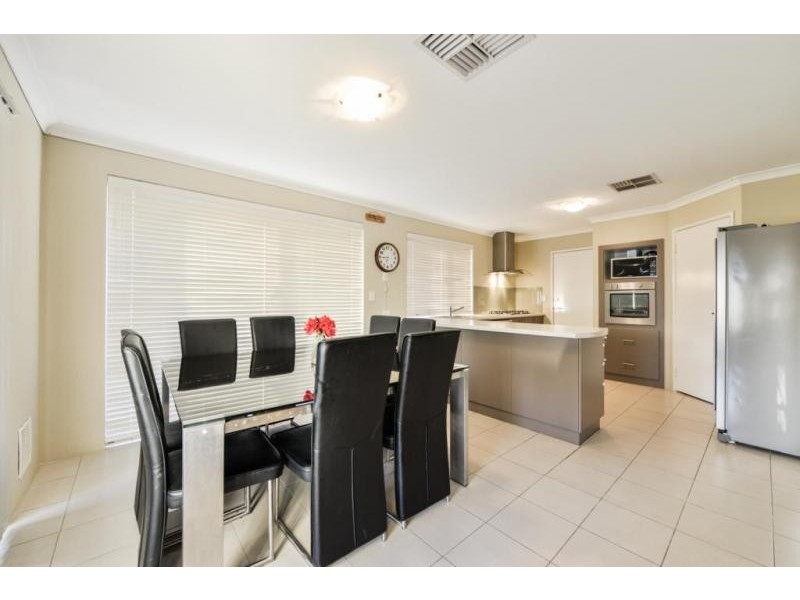 101 Sheffield Rd, Wattle Grove WA 6107