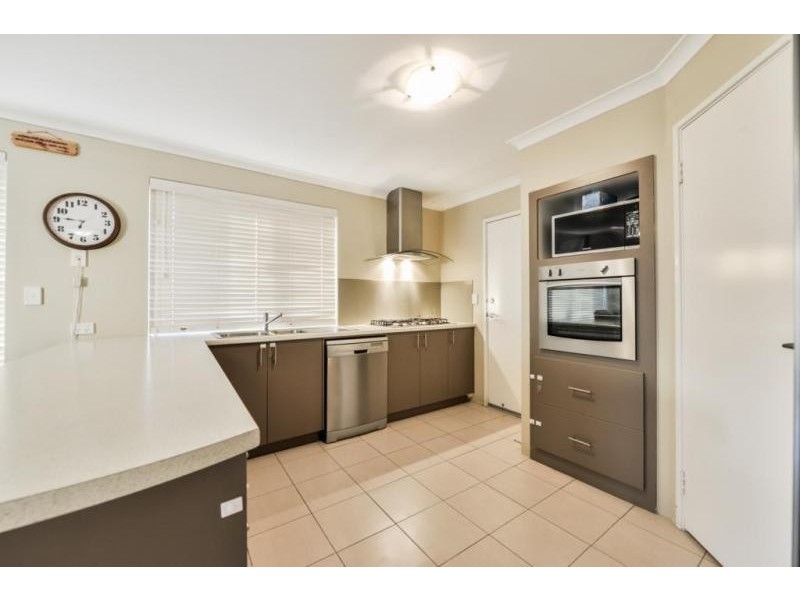 101 Sheffield Rd, Wattle Grove WA 6107
