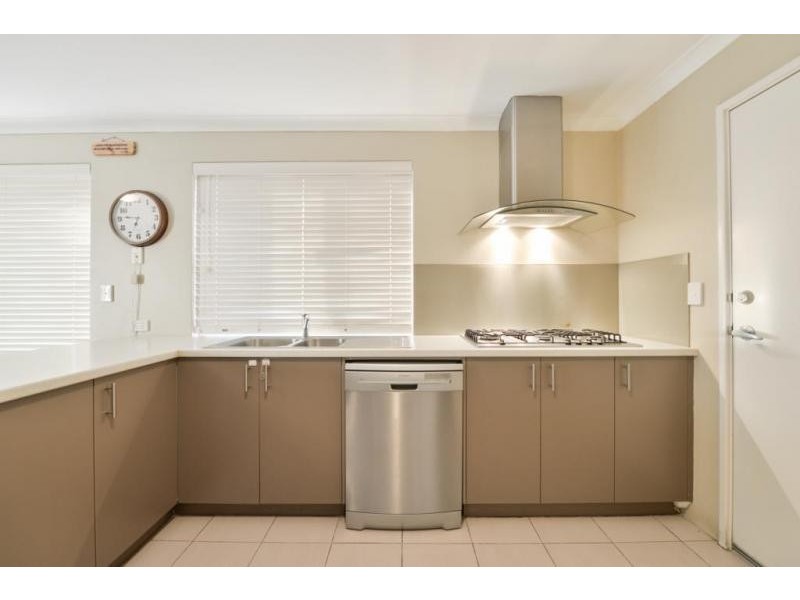 101 Sheffield Rd, Wattle Grove WA 6107