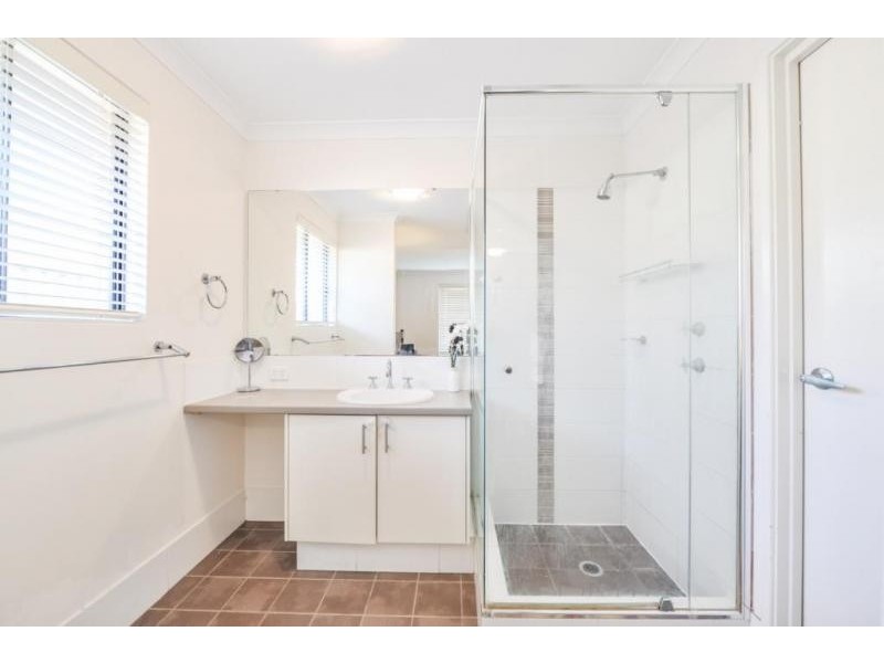 101 Sheffield Rd, Wattle Grove WA 6107