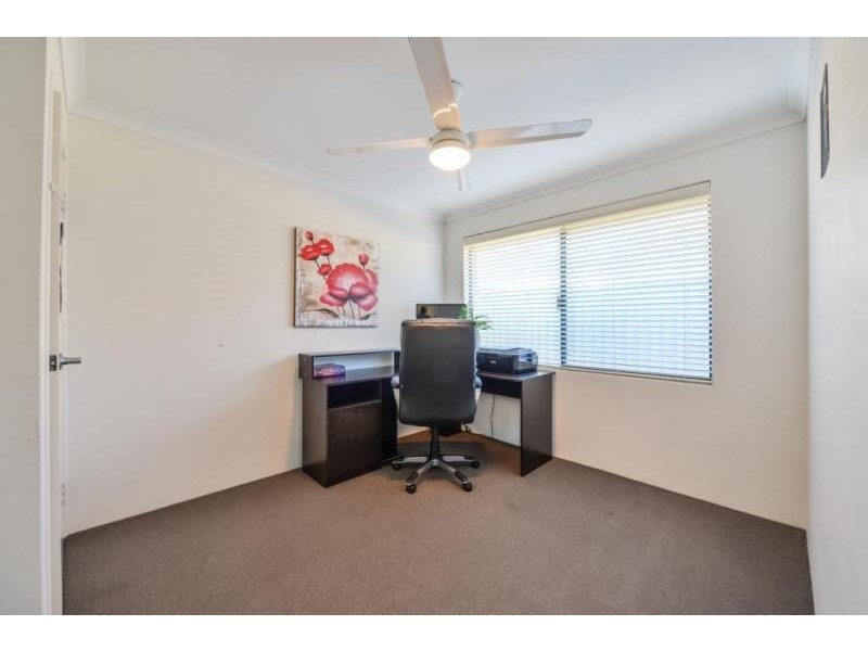 101 Sheffield Rd, Wattle Grove WA 6107
