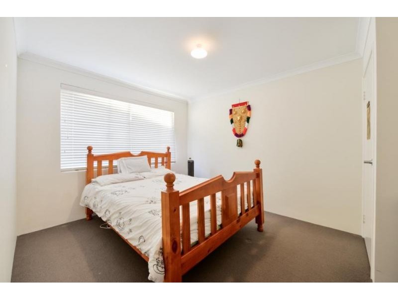 101 Sheffield Rd, Wattle Grove WA 6107