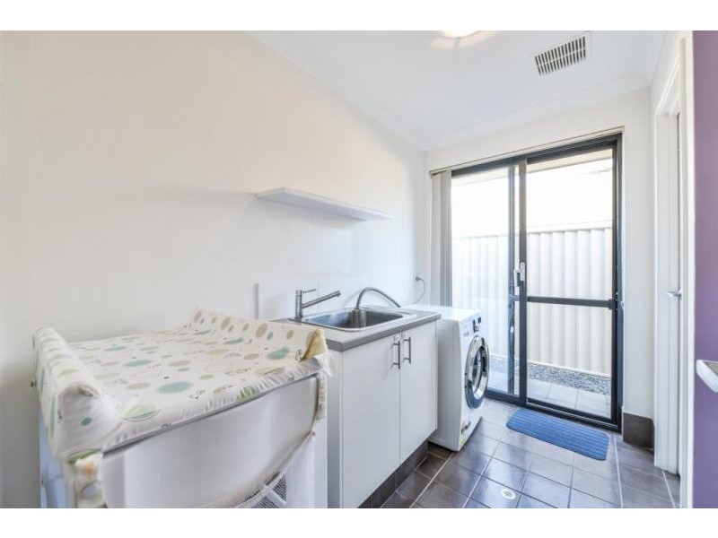 101 Sheffield Rd, Wattle Grove WA 6107
