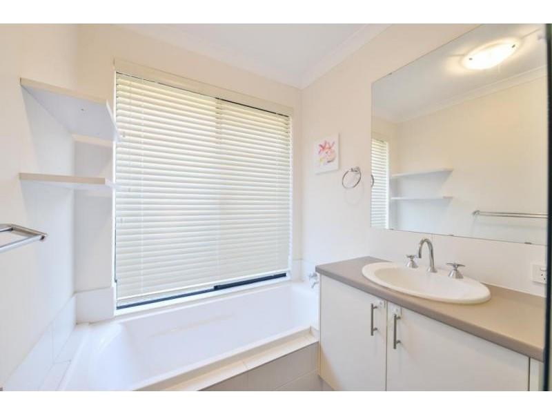 101 Sheffield Rd, Wattle Grove WA 6107
