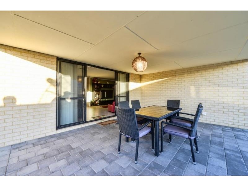 101 Sheffield Rd, Wattle Grove WA 6107