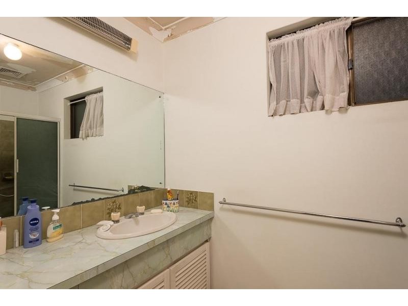 10 Yallup Place, Cannington WA 6107