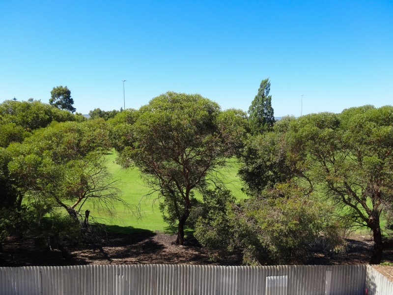 2/183 Treasure Road, Queens Park WA 6107