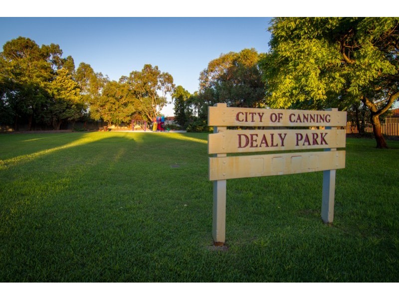 42 Dealy Close, Cannington WA 6107