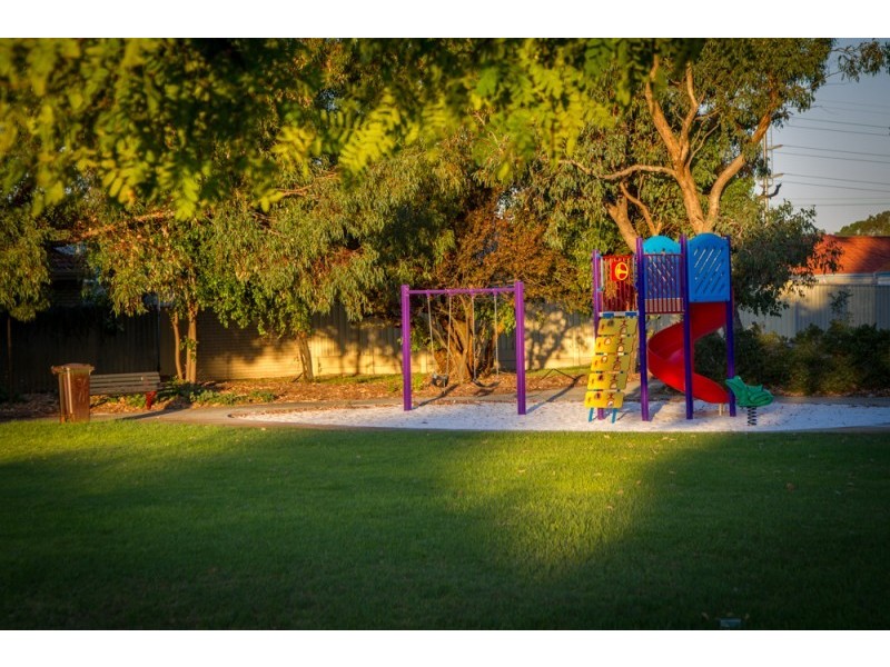 42 Dealy Close, Cannington WA 6107