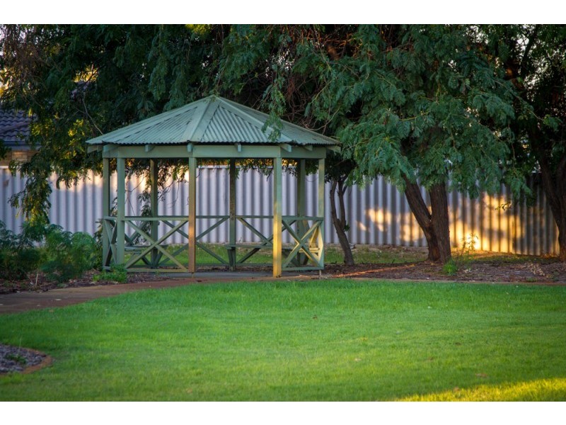 42 Dealy Close, Cannington WA 6107