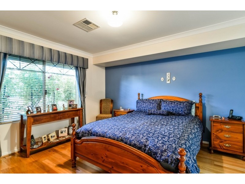 60 Salesian Court, Queens Park WA 6107