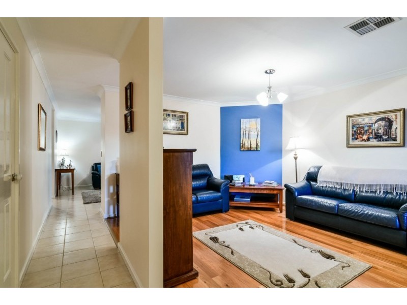 60 Salesian Court, Queens Park WA 6107