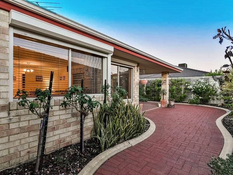 60 Salesian Court, Queens Park WA 6107